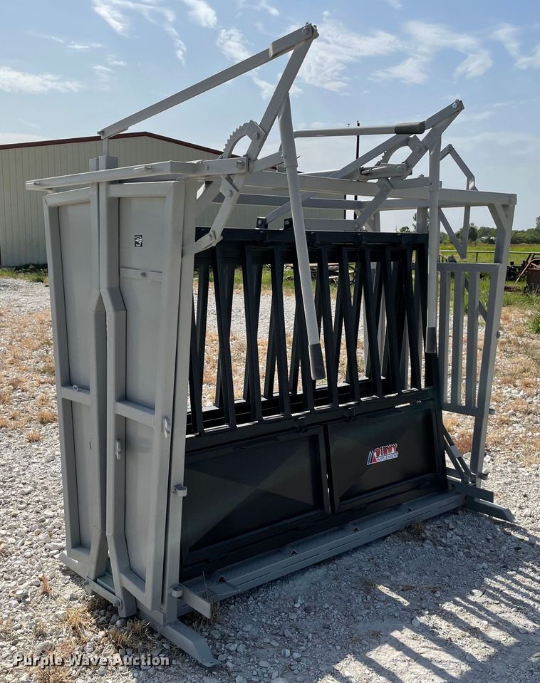 image for item KJ9738 Livestock squeeze chute