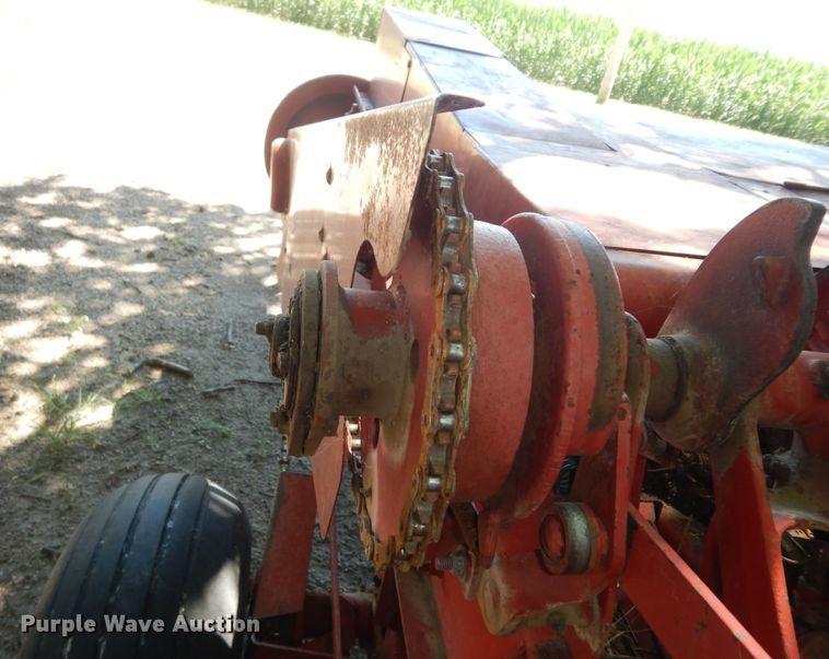 image for item KS9756 New Holland 273  small square baler