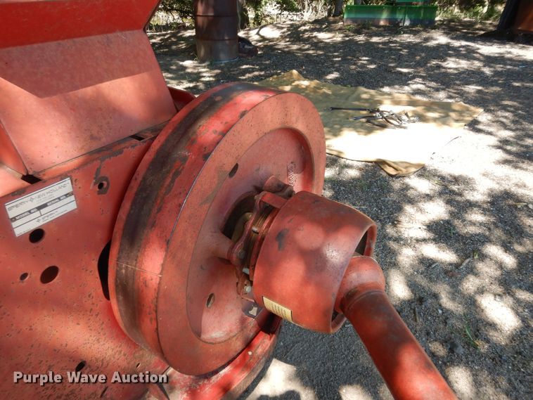 image for item KS9756 New Holland 273  small square baler