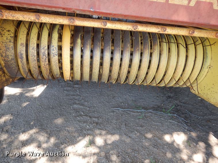 image for item KS9756 New Holland 273  small square baler