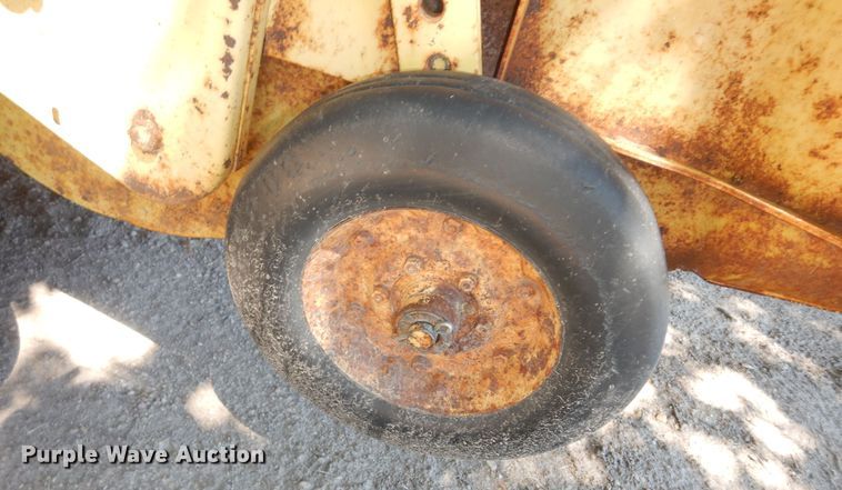 image for item KS9756 New Holland 273  small square baler