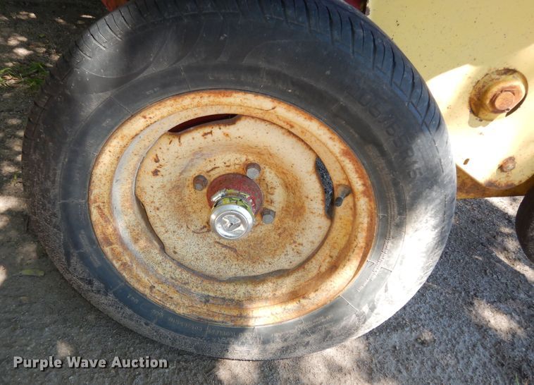 image for item KS9756 New Holland 273  small square baler