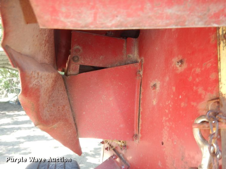 image for item KS9756 New Holland 273  small square baler