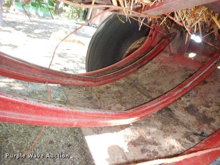 image for item KS9756 New Holland 273  small square baler