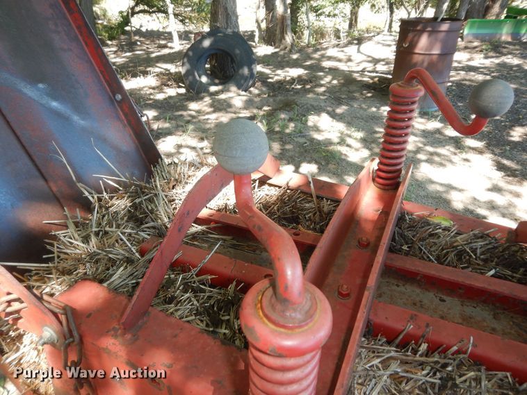 image for item KS9756 New Holland 273  small square baler