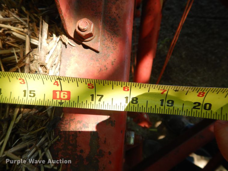 image for item KS9756 New Holland 273  small square baler