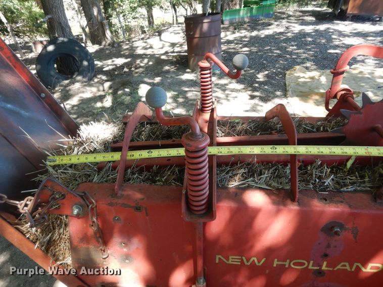 image for item KS9756 New Holland 273  small square baler
