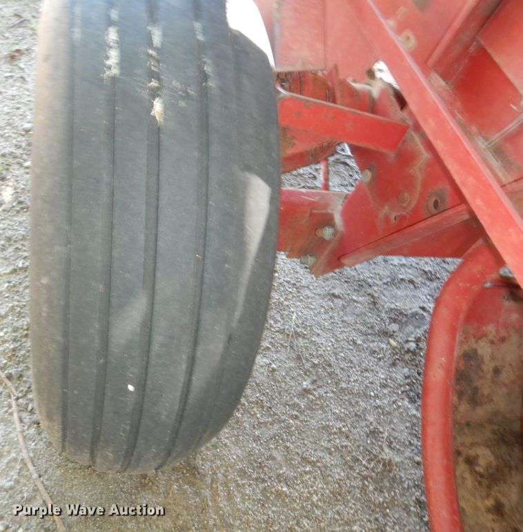 image for item KS9756 New Holland 273  small square baler