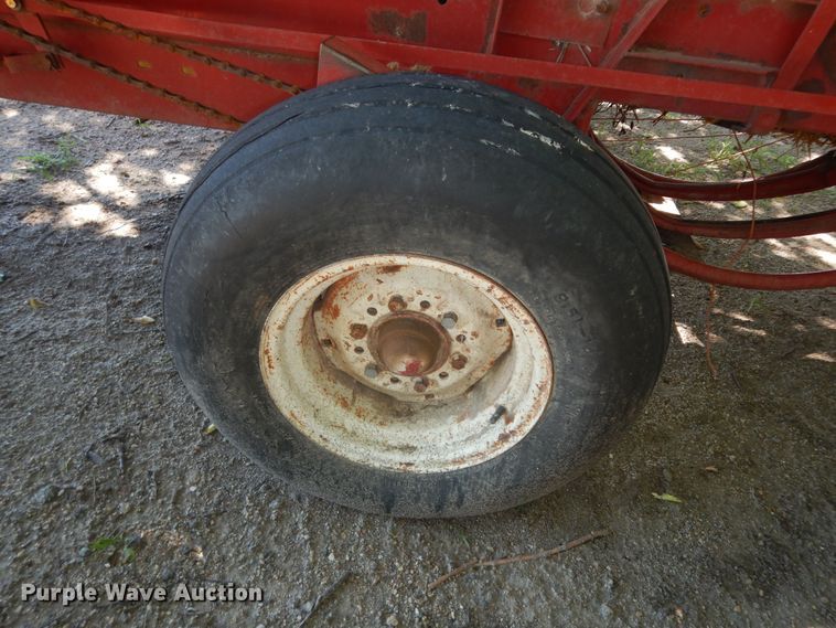 image for item KS9756 New Holland 273  small square baler