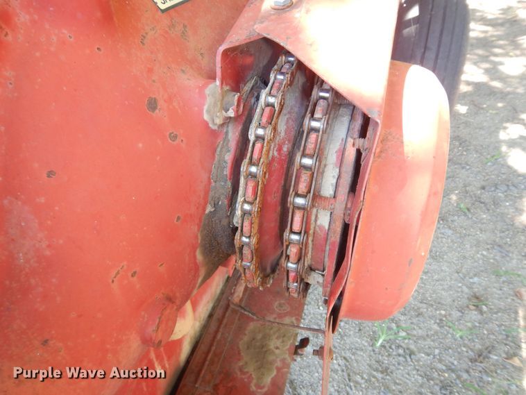 image for item KS9756 New Holland 273  small square baler