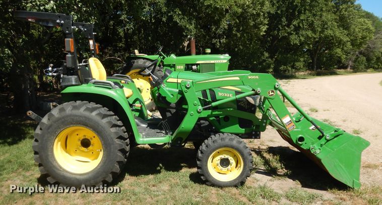 image for item KS9759 2019 John Deere 3032E  MFWD tractor