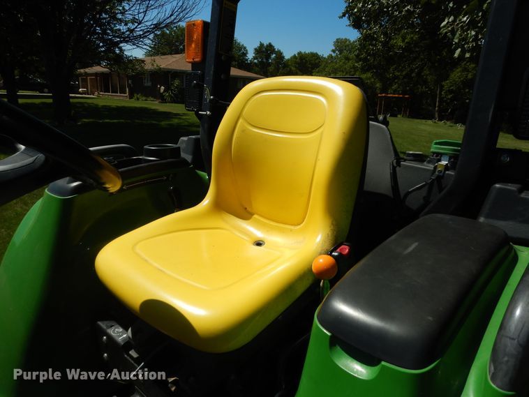 image for item KS9759 2019 John Deere 3032E  MFWD tractor