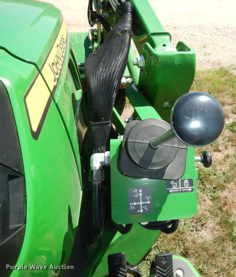 image for item KS9759 2019 John Deere 3032E  MFWD tractor