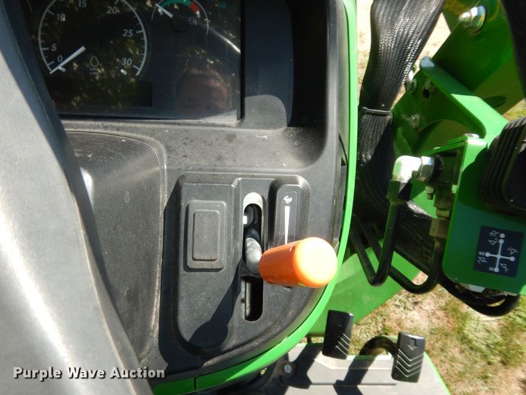 image for item KS9759 2019 John Deere 3032E  MFWD tractor