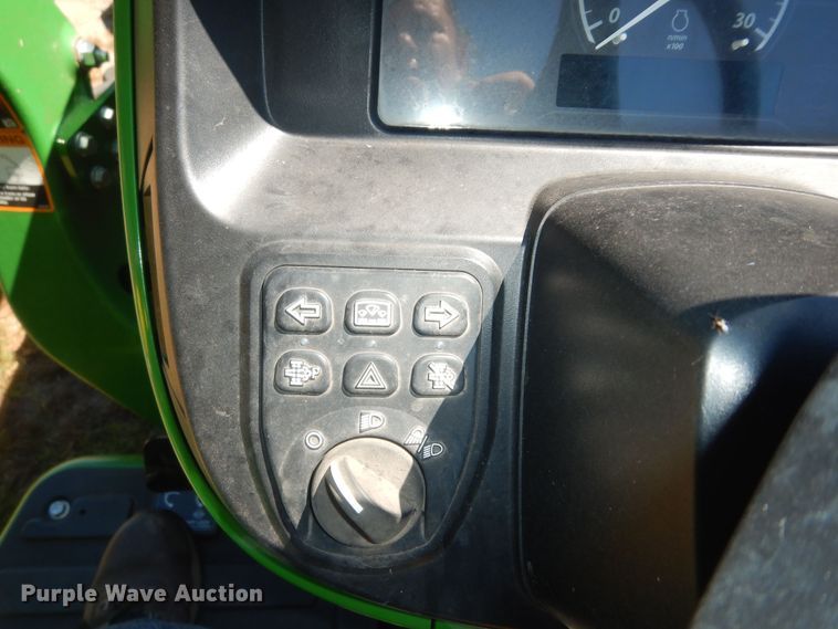 image for item KS9759 2019 John Deere 3032E  MFWD tractor