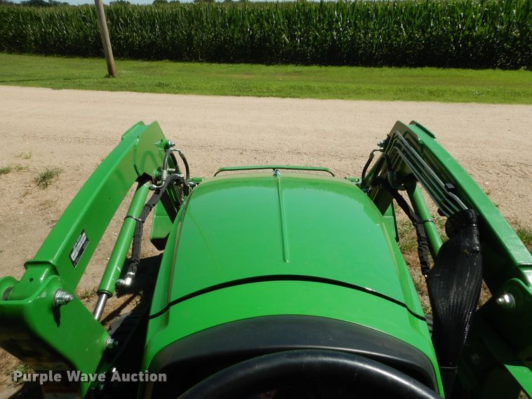 image for item KS9759 2019 John Deere 3032E  MFWD tractor