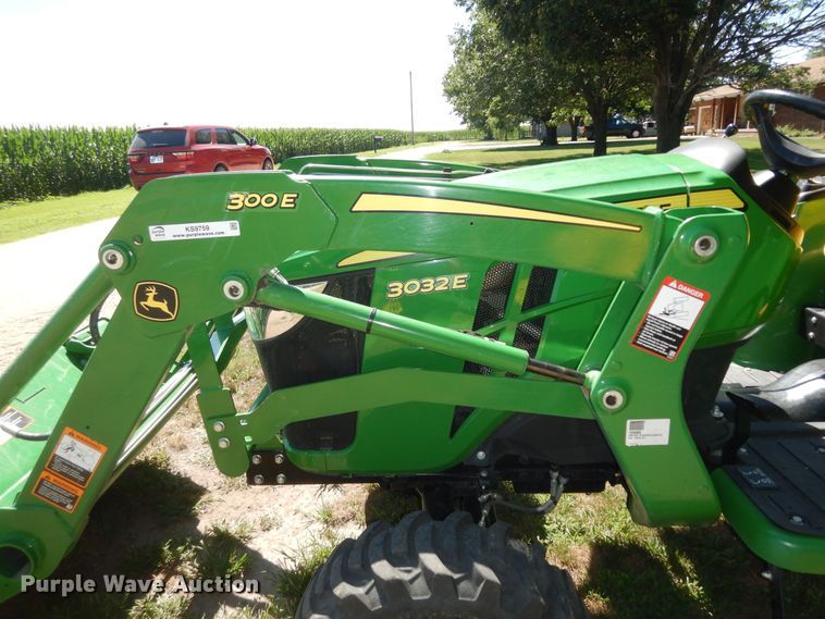 image for item KS9759 2019 John Deere 3032E  MFWD tractor