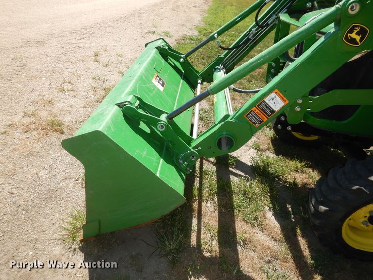 image for item KS9759 2019 John Deere 3032E  MFWD tractor