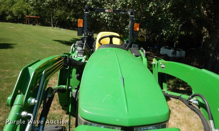 image for item KS9759 2019 John Deere 3032E  MFWD tractor