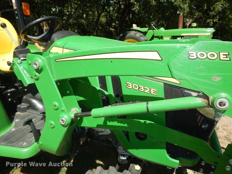 image for item KS9759 2019 John Deere 3032E  MFWD tractor