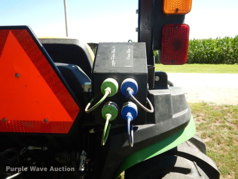 image for item KS9759 2019 John Deere 3032E  MFWD tractor