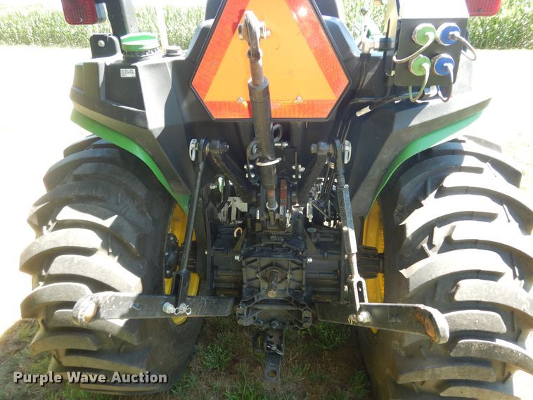 image for item KS9759 2019 John Deere 3032E  MFWD tractor