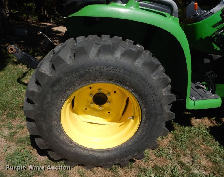 image for item KS9759 2019 John Deere 3032E  MFWD tractor