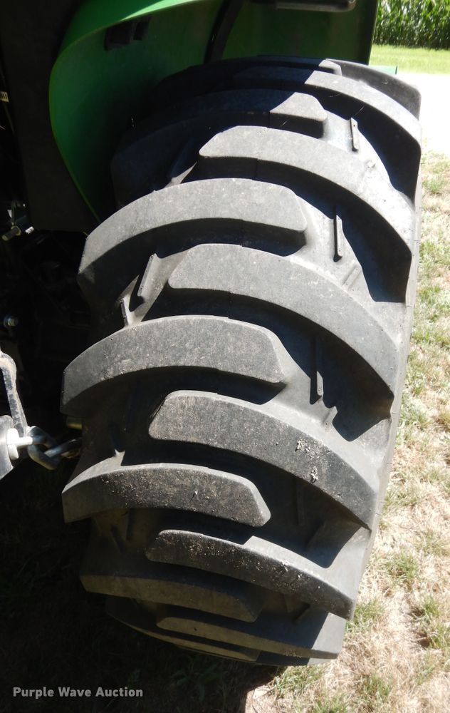 image for item KS9759 2019 John Deere 3032E  MFWD tractor