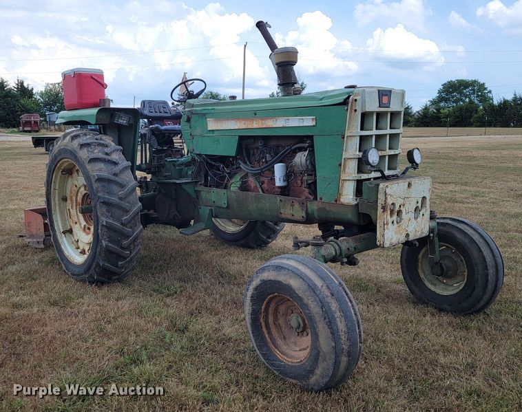 image for item LM9543 Oliver 1650  tractor