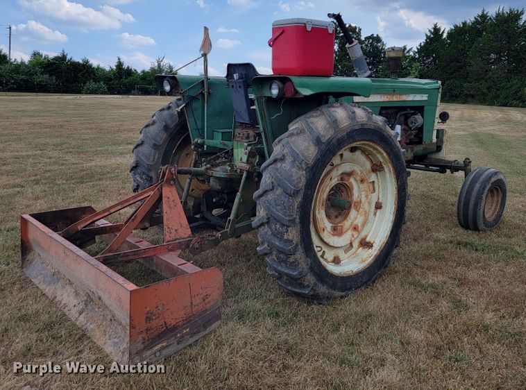 image for item LM9543 Oliver 1650  tractor