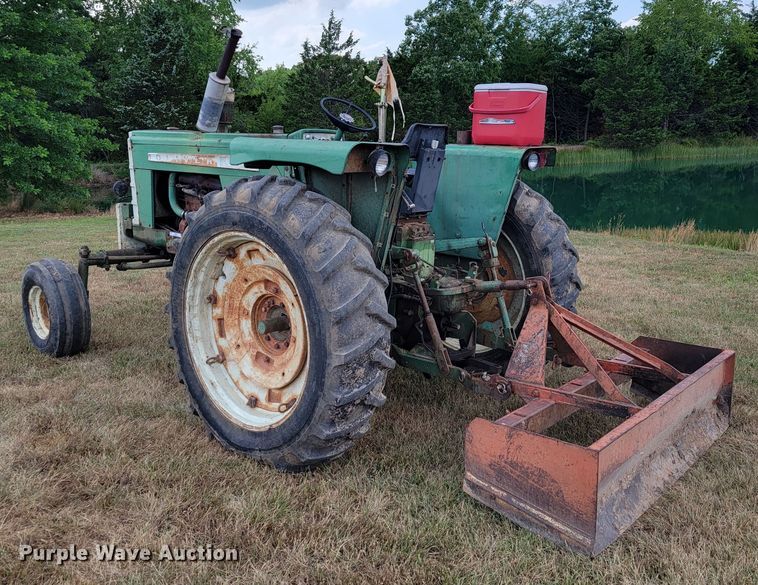 image for item LM9543 Oliver 1650  tractor