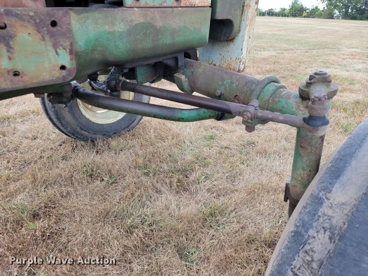 image for item LM9543 Oliver 1650  tractor