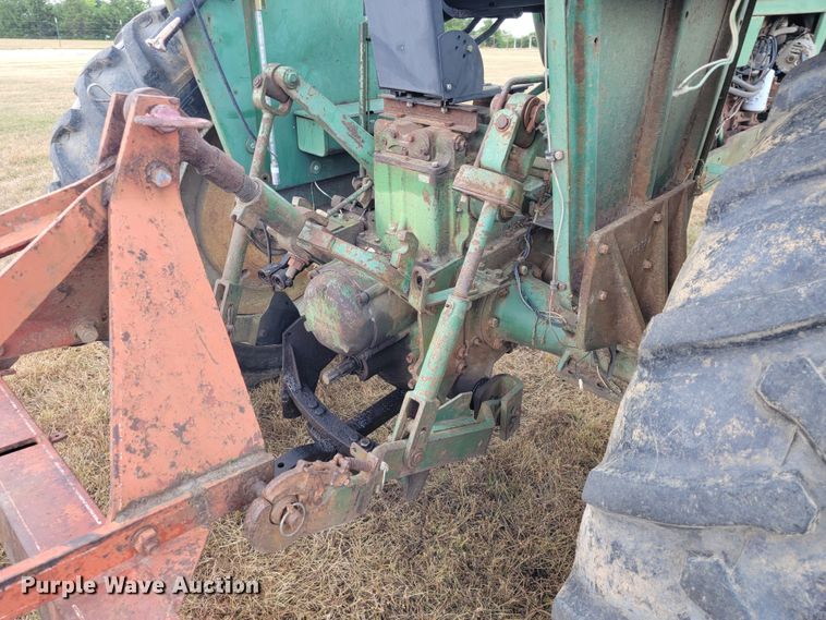 image for item LM9543 Oliver 1650  tractor