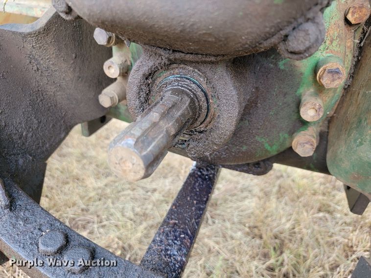 image for item LM9543 Oliver 1650  tractor