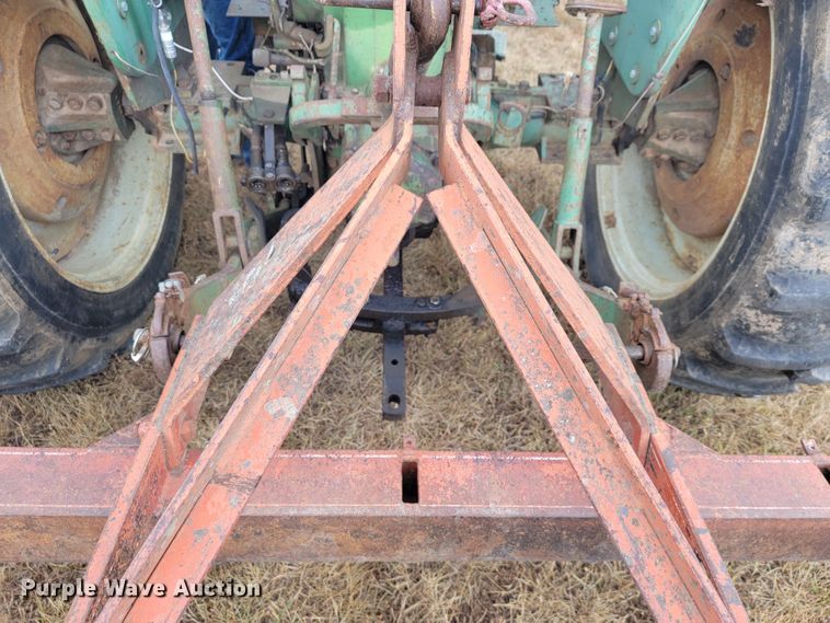 image for item LM9543 Oliver 1650  tractor