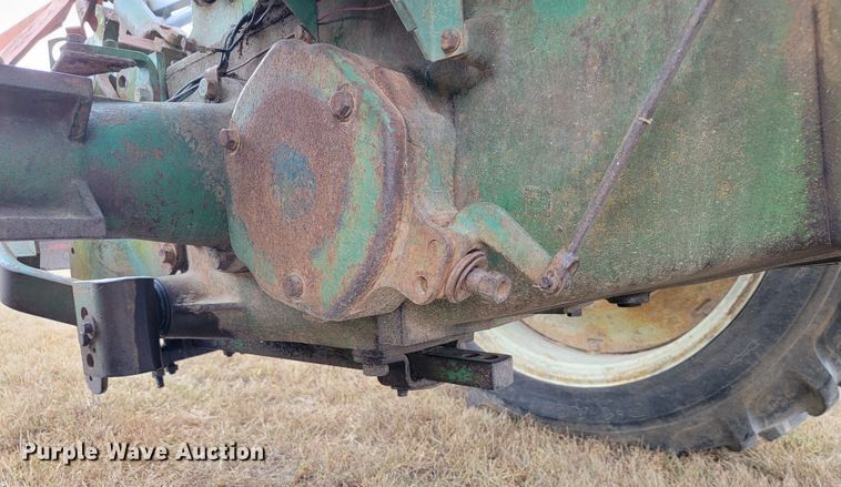 image for item LM9543 Oliver 1650  tractor