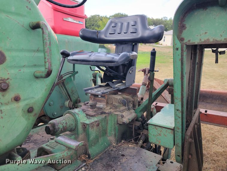image for item LM9543 Oliver 1650  tractor