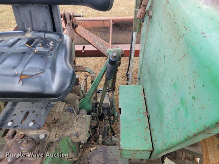 image for item LM9543 Oliver 1650  tractor