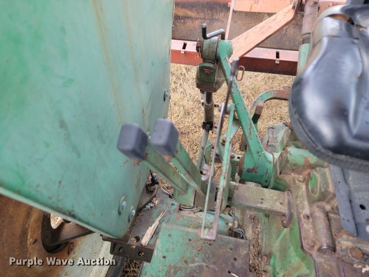 image for item LM9543 Oliver 1650  tractor