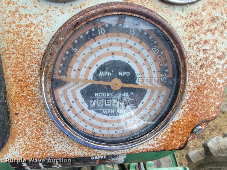 image for item LM9543 Oliver 1650  tractor