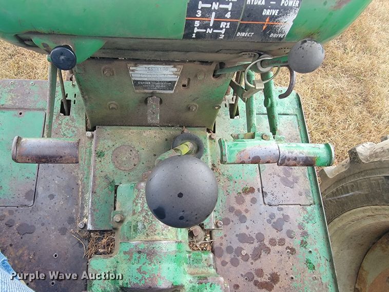 image for item LM9543 Oliver 1650  tractor