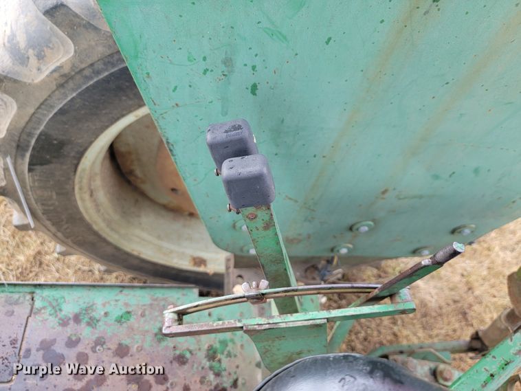 image for item LM9543 Oliver 1650  tractor