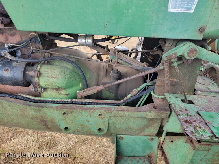 image for item LM9543 Oliver 1650  tractor