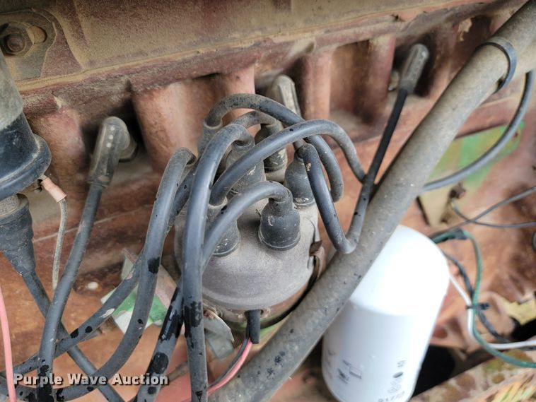 image for item LM9543 Oliver 1650  tractor