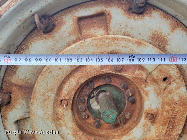 image for item LM9543 Oliver 1650  tractor