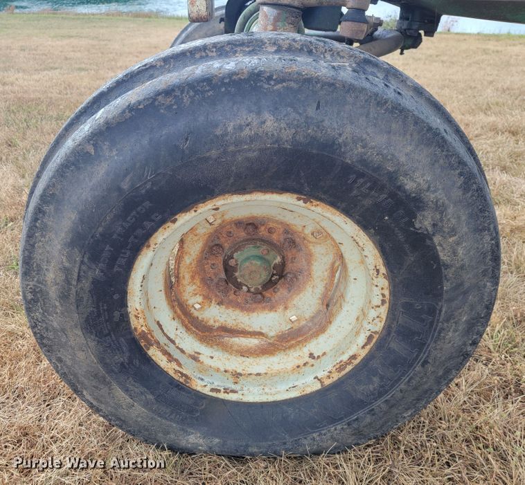 image for item LM9543 Oliver 1650  tractor