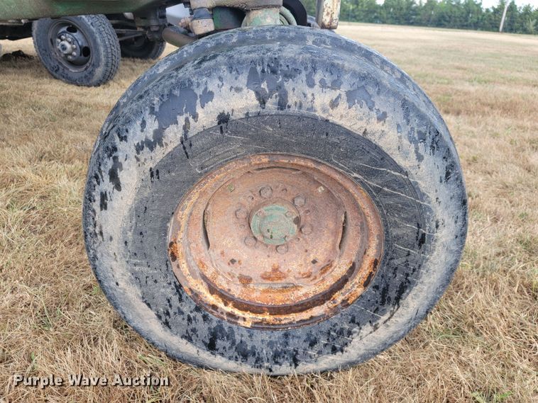 image for item LM9543 Oliver 1650  tractor