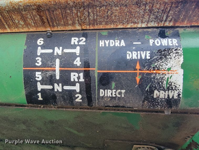 image for item LM9543 Oliver 1650  tractor