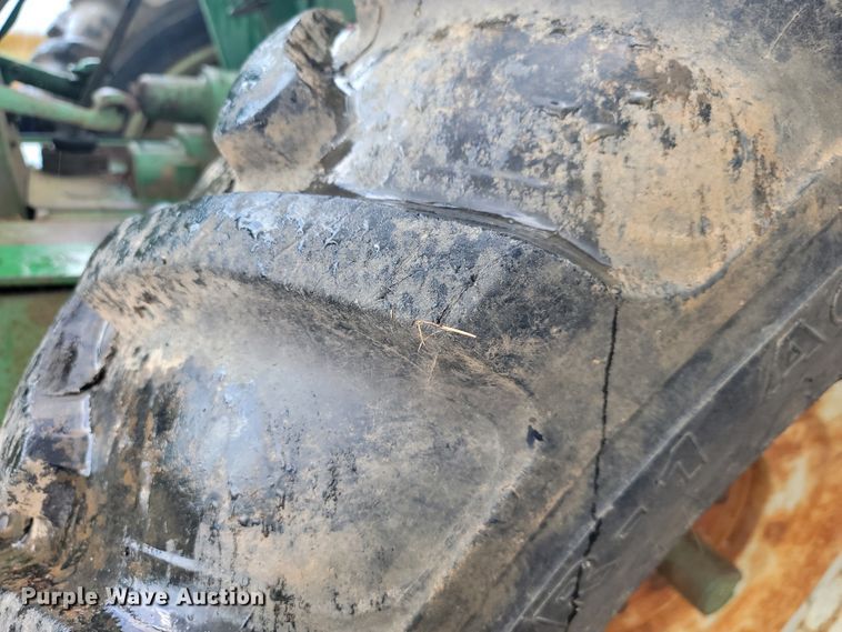 image for item LM9543 Oliver 1650  tractor