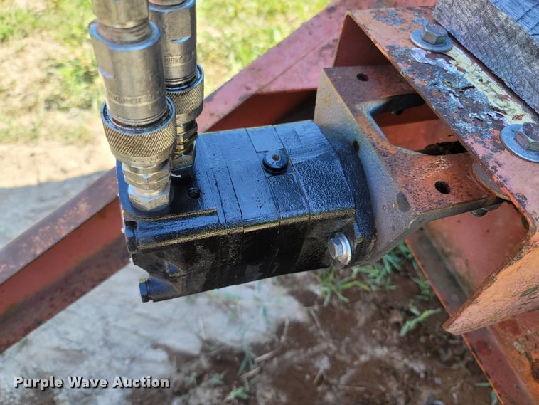 image for item LM9556 Gehl 7190  feed wagon